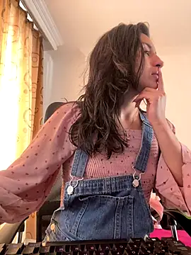 sophie conelly online show from September 15, 2025, 1:44 pm