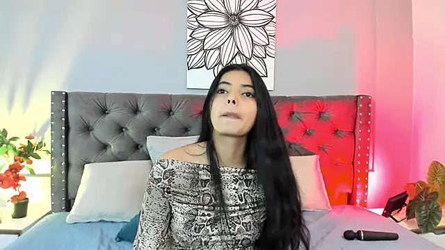 sophiielust online show from September 8, 2025, 2:16 pm