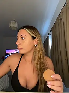Snapshot of Scarlettroseeee chatting on October 11, 2025, 3:35 pm Scarlettroseeee online show from October 11, 2025, 3:35 pm