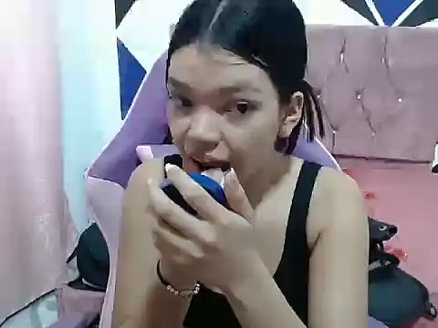 shy luna18 online show from October 17, 2025, 1:13 pm