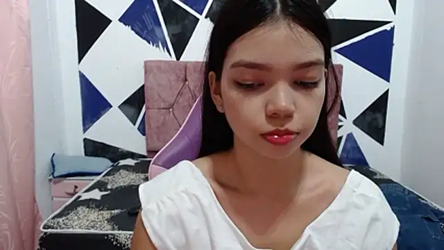 shy luna18 online show from November 28, 2025, 1:11 pm