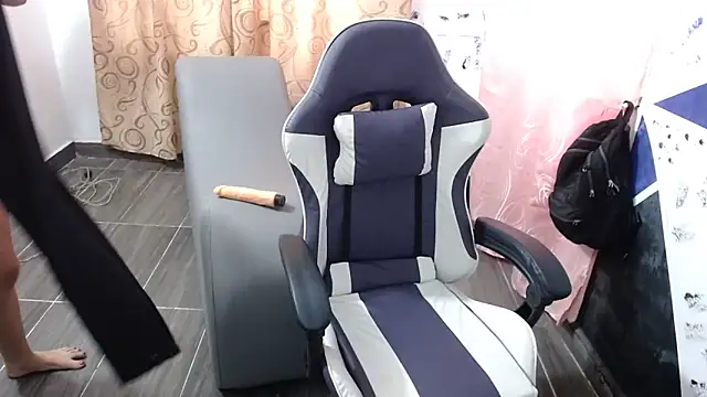 shy luna18 online show from February 25, 2026, 1:55 pm