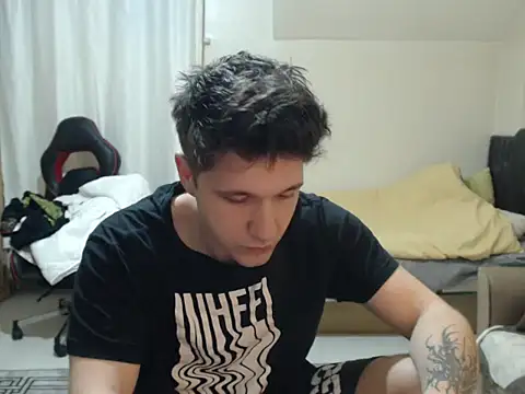 2handsomemann online show from May 4, 2026, 6:44 pm