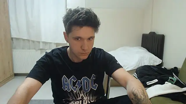 2handsomemann online show from May 25, 2026, 7:45 pm