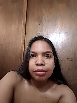 CloeeHills  online show from October 6, 2025, 12:50 pm