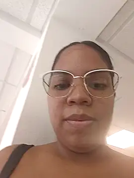 CloeeHills  online show from October 24, 2025, 7:02 pm