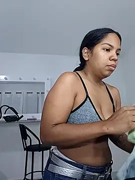 CloeeHills  online show from September 10, 2025, 10:36 am