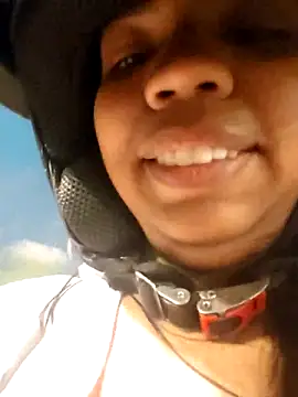 CloeeHills  online show from September 22, 2025, 12:05 am