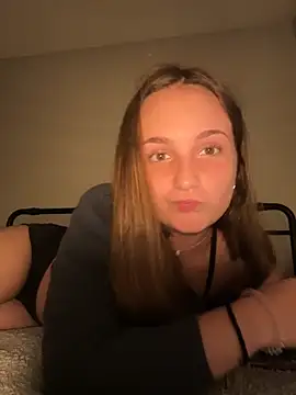 MadilynX777 online show from September 12, 2025, 2:01 am