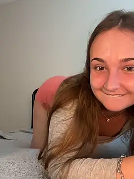 Snapshot of MadilynX777 chatting on October 7, 2025, 9:49 pm MadilynX777 online show from October 7, 2025, 9:49 pm