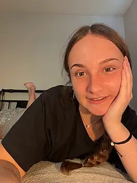 Snapshot of MadilynX777 chatting on October 22, 2025, 9:57 pm MadilynX777 online show from October 22, 2025, 9:57 pm