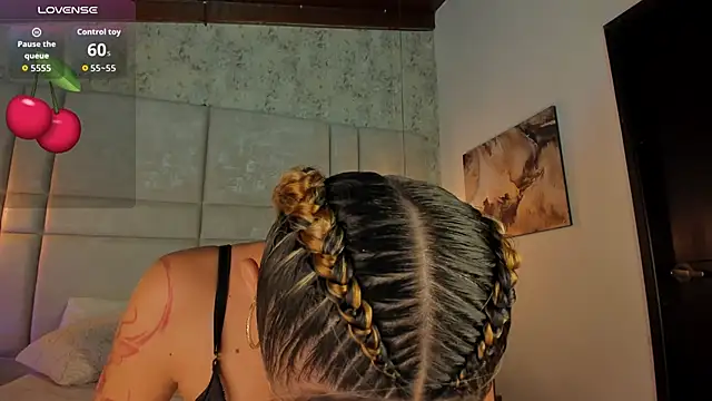 Snapshot of Mily_Vermont chatting on February 27, 2026, 9:25 pm Mily Vermont online show from February 27, 2026, 9:25 pm