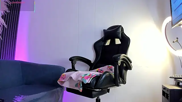 Snapshot of ShaunaDream chatting on February 23, 2026, 4:58 am ShaunaDream online show from February 23, 2026, 4:58 am