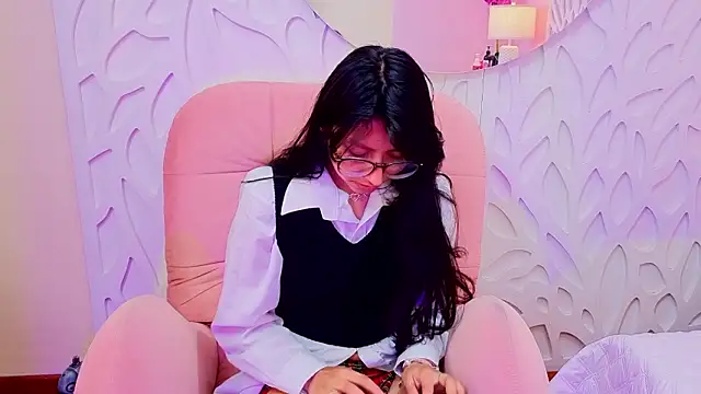 Snapshot of VioletxBloom chatting on February 25, 2026, 7:47 pm VioletxBloom online show from February 25, 2026, 7:47 pm