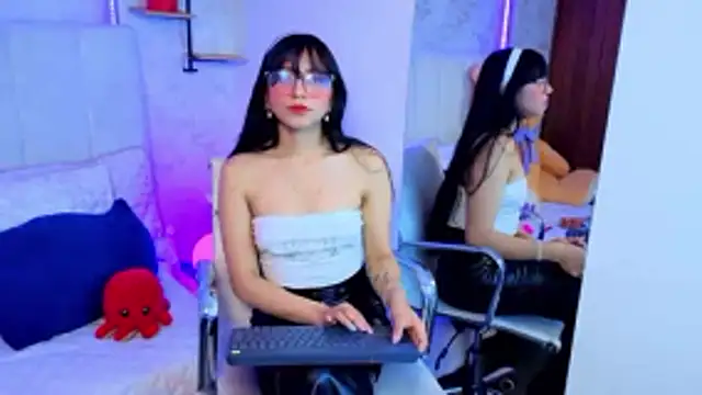 VioletxBloom online show from January 15, 2026, 8:01 pm