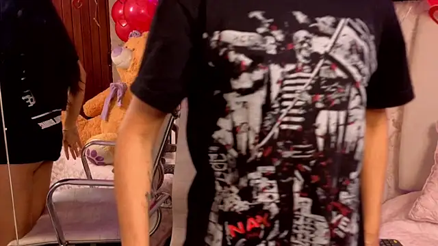 Snapshot of VioletxBloom chatting on February 11, 2026, 7:47 pm VioletxBloom online show from February 11, 2026, 7:47 pm