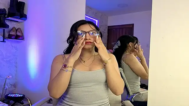 VioletxBloom online show from December 22, 2025, 8:09 pm