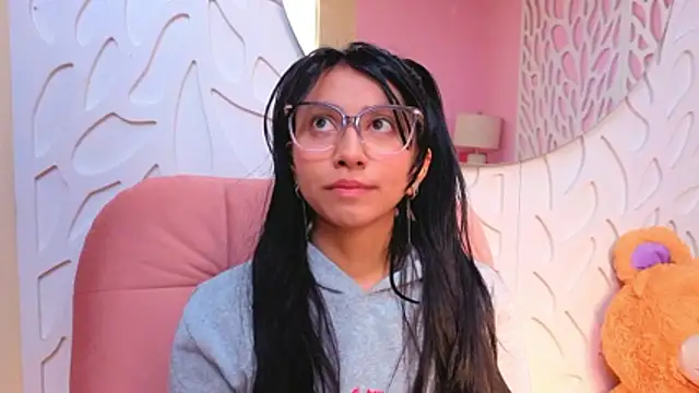 VioletxBloom online show from April 12, 2026, 12:52 pm