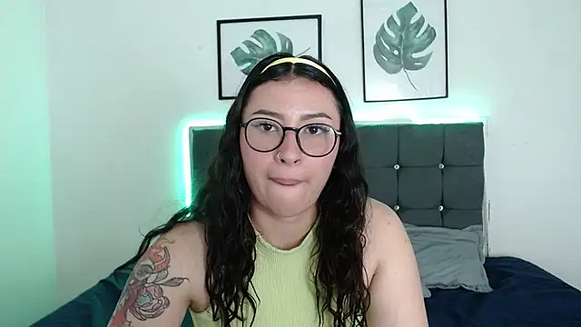 nicolee 8 online show from September 24, 2025, 2:18 am