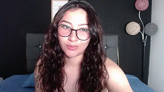 nicolee 8 online show from October 8, 2025, 1:34 pm