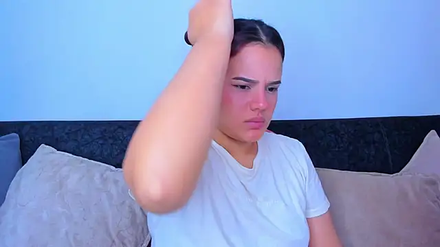 sweet lily26 online show from November 8, 2025, 1:36 pm