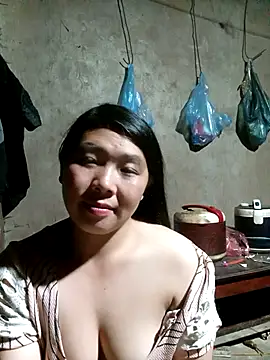 Snapshot of quynhkoolbae chatting on September 22, 2025, 1:50 pm quynhkoolbae online show from September 22, 2025, 1:50 pm