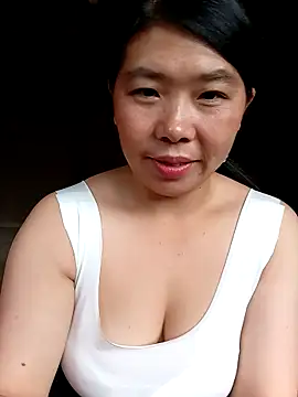 Snapshot of quynhkoolbae chatting on October 11, 2025, 1:28 am quynhkoolbae online show from October 11, 2025, 1:28 am