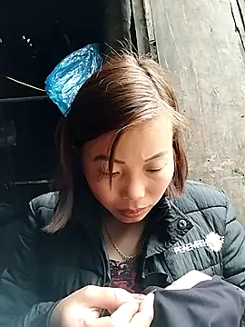 Annaacutee online show from December 15, 2025, 1:22 am