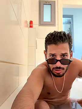 Snapshot of husbandandwifetobe chatting on September 27, 2025, 2:01 pm husbandandwifetobe online show from September 27, 2025, 2:01 pm