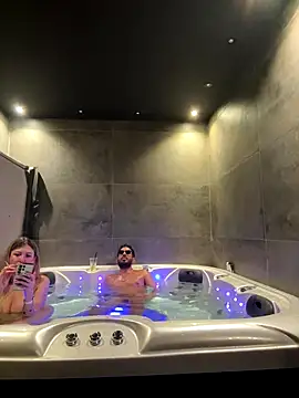 Snapshot of husbandandwifetobe chatting on October 1, 2025, 1:00 am husbandandwifetobe online show from October 1, 2025, 1:00 am