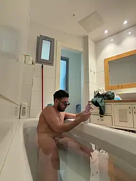 Snapshot of husbandandwifetobe chatting on December 20, 2025, 1:14 pm husbandandwifetobe online show from December 20, 2025, 1:14 pm