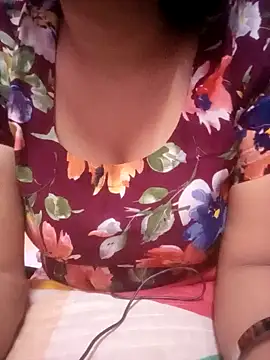 Snapshot of TINASONI chatting on October 19, 2025, 1:41 am TINASONI online show from October 19, 2025, 1:41 am