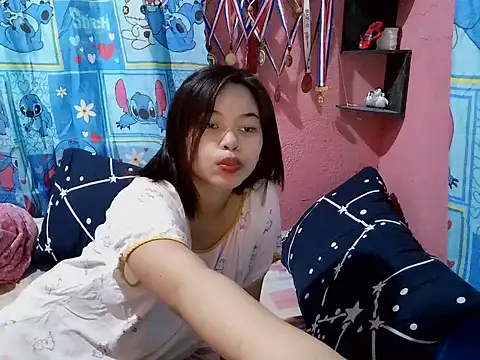 nanagrl online show from April 19, 2026, 8:48 am