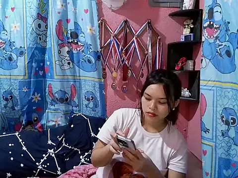 nanagrl online show from April 18, 2026, 10:50 am