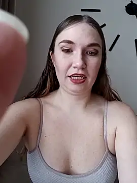 Snapshot of KisaVixen chatting on February 16, 2026, 1:32 pm KisaVixen online show from February 16, 2026, 1:32 pm