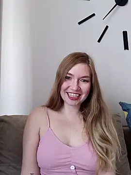 Snapshot of KisaVixen chatting on April 19, 2026, 10:38 am KisaVixen online show from April 19, 2026, 10:38 am