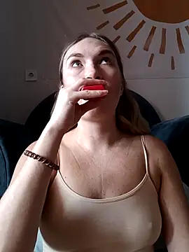 KisaVixen online show from October 3, 2025, 9:11 am