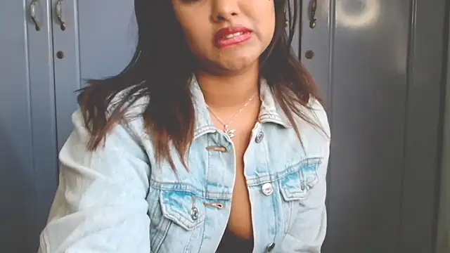 Snapshot of Indian_GlowingMiax chatting on September 17, 2025, 11:12 am Indian GlowingMiax online show from September 17, 2025, 11:12 am