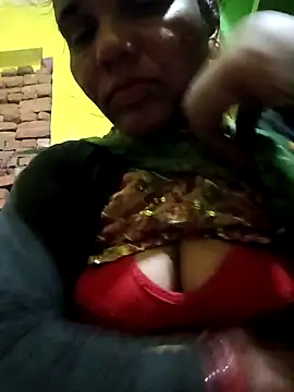 Snapshot of Rubi12A chatting on December 15, 2025, 11:31 pm Rubi12A online show from December 15, 2025, 11:31 pm