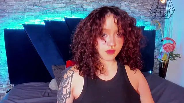 Suxan White  online show from April 8, 2026, 9:38 pm