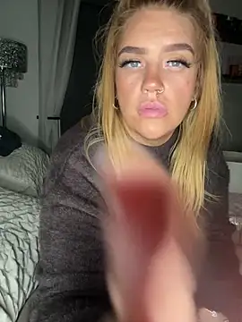 MysteriousMylaX online show from January 5, 2026, 7:28 pm