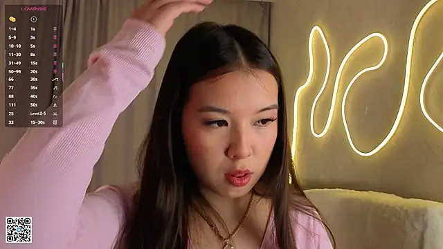 AlberthaEscue online show from September 29, 2025, 4:08 am