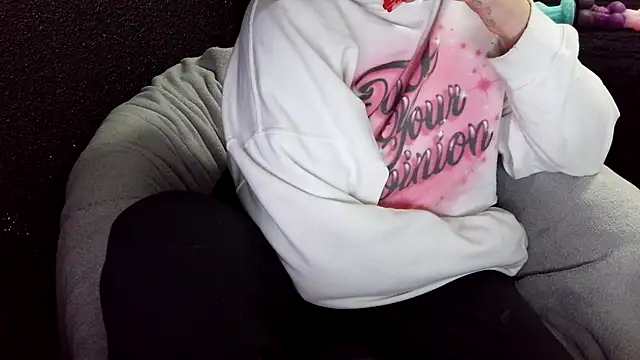 fetishslut4u online show from October 2, 2025, 4:05 am