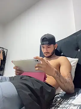 Nas-z09 online show from February 5, 2026, 7:43 pm