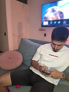 Snapshot of Tomas_Olivia chatting on February 7, 2026, 5:15 am Tomas Olivia online show from February 7, 2026, 5:15 am