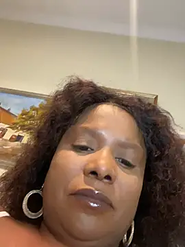 Missparis online show from April 12, 2026, 8:01 pm