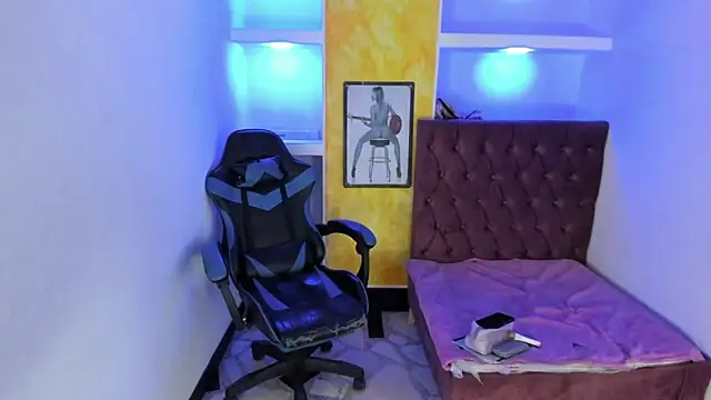 Snapshot of alison_moon7 chatting on October 22, 2025, 12:04 pm alison moon7 online show from October 22, 2025, 12:04 pm