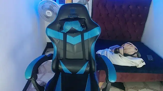 Snapshot of alison_moon7 chatting on October 1, 2025, 11:14 am alison moon7 online show from October 1, 2025, 11:14 am