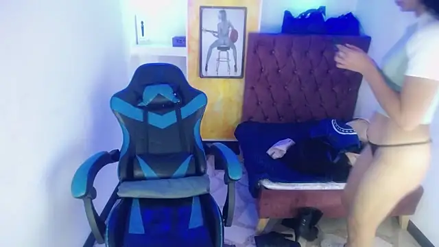 Snapshot of alison_moon7 chatting on September 26, 2025, 11:50 am alison moon7 online show from September 26, 2025, 11:50 am