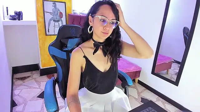 Snapshot of alison_moon7 chatting on October 10, 2025, 12:39 pm alison moon7 online show from October 10, 2025, 12:39 pm